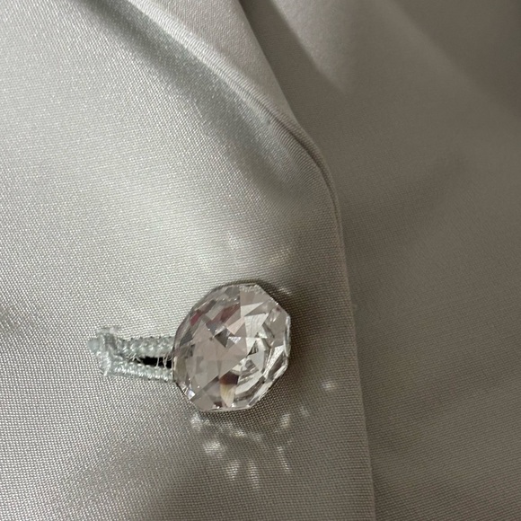 90s 2PC RICKI FREEMAN TERI JON SILK LIGHT GRAY SUIT FITTED JACKET RUFFLE SKIRT 4 - Picture 8 of 15